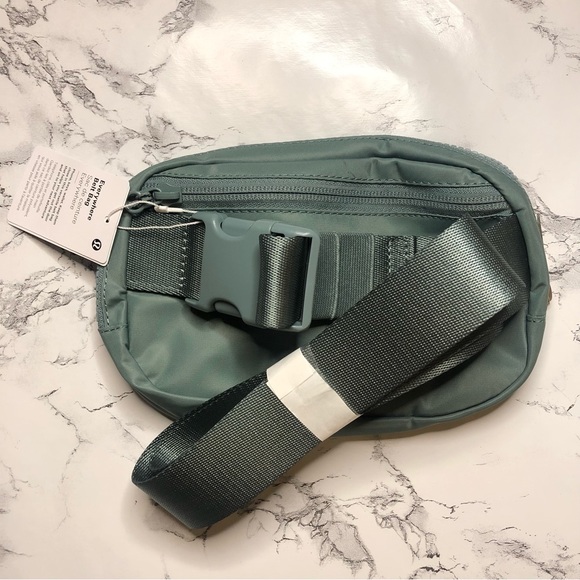 Lululemon Everywhere Belt Bag Tidewater Teal Extended Strap - Picture 7 of 7